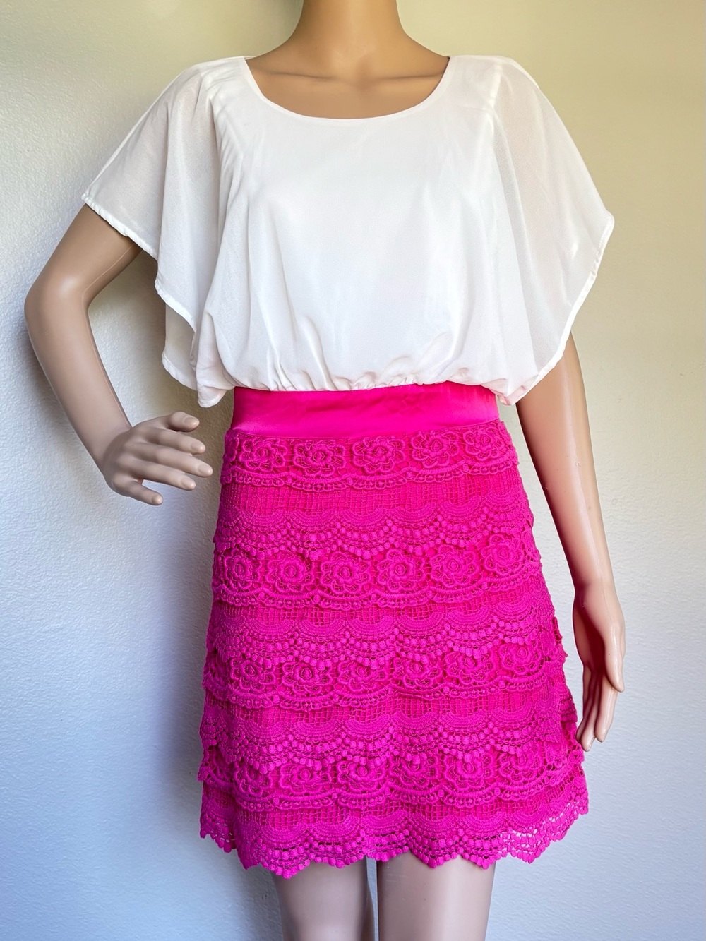 Miami Dress White Top with Hot Pink Embroidered Floral Lace Mini Skirt Small - Picture 6 of 15